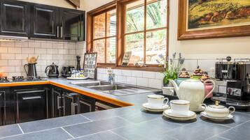 Family House, Garden View | Private kitchen