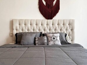 4 chambres, fer et planche à repasser, lit de bébé portatif, Wi-Fi