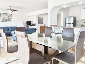 Dining - 2 Bedroom Tropical Paradise near the Beach (Cancún)