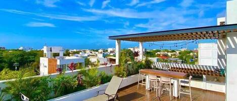 屋外ダイニングエリア