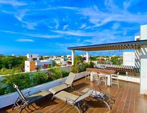 Outdoor dining - Perfect Getaway: Beach & 5th Avenue Near You! (Playa del Carmen)