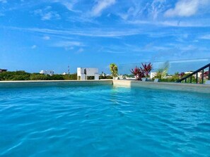 Pool - Perfect Getaway: Beach & 5th Avenue Near You! (Playa del Carmen)