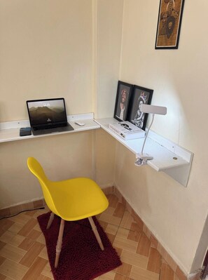 Interior - Bay Loft, Cosy Apartments with Starkink Internet speeds and NETFLIX (Homa Bay)