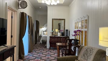 1 bedroom, Egyptian cotton sheets, premium bedding, down duvets