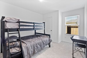 4 Schlafzimmer, Schreibtisch, Reisekinderbett, kostenloses WLAN