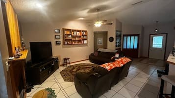Smart TV, fireplace, DVD player, stereo