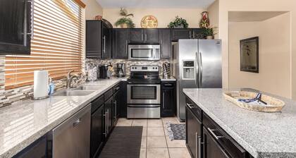 Lovely Garden Lakes,heated pool & Spa! Special montly rate!!