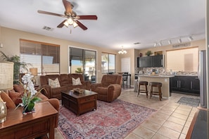 Smart TV, printers - Lovely Garden Lakes,pool & Spa! Special montly rate!! (Avondale)
