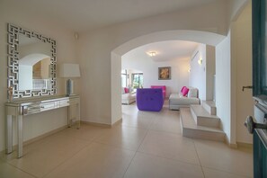 TV - Upstays Sea View Pool 200m² Villa (Vallauris)