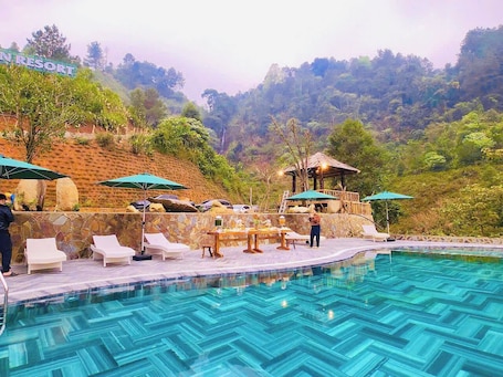 2 outdoor pools, free pool cabanas, pool umbrellas. Tram Tau Eco Garden Resort & Hot spring