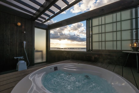 Bathroom. VACATION VILLA BLUE ARK