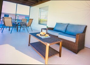 屋外ダイニングエリア