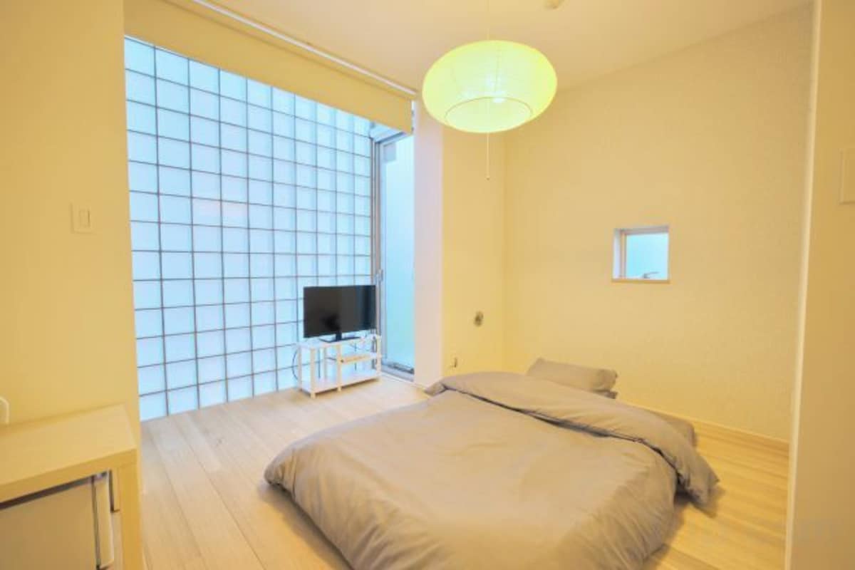 WiFi (free), bed sheets