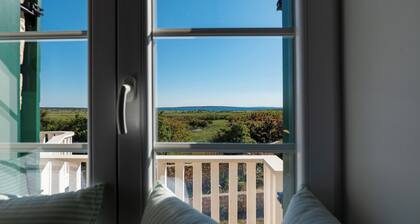 Villa Maslina: Rustic villa in an olive grove facing a bird sanctuary