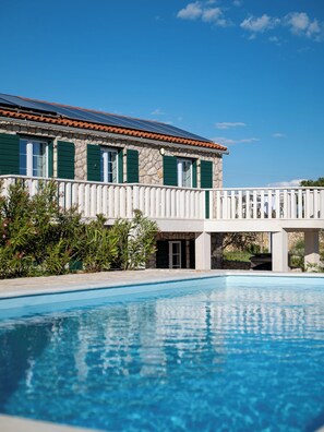 Outdoor pool - Villa Maslina: Rustic villa in an olive grove facing a bird sanctuary  (Kolan)