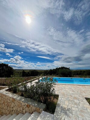 Outdoor pool - Villa Maslina: Rustic villa in an olive grove facing a bird sanctuary  (Kolan)