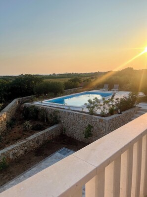 Outdoor pool - Villa Maslina: Rustic villa in an olive grove facing a bird sanctuary  (Kolan)