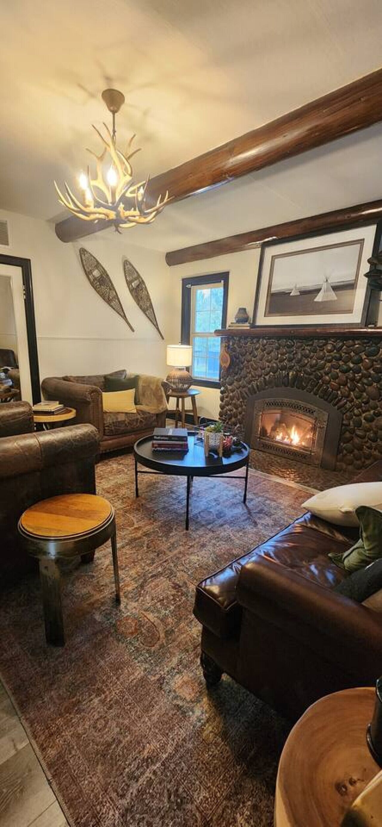 Smart-TV, peis og bøker