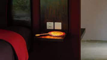 Minibar, safe på rommet, skrivebord og skrivebord for bærbar PC