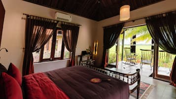 Suite – junior | Minibar, safe på rommet, skrivebord og skrivebord for bærbar PC