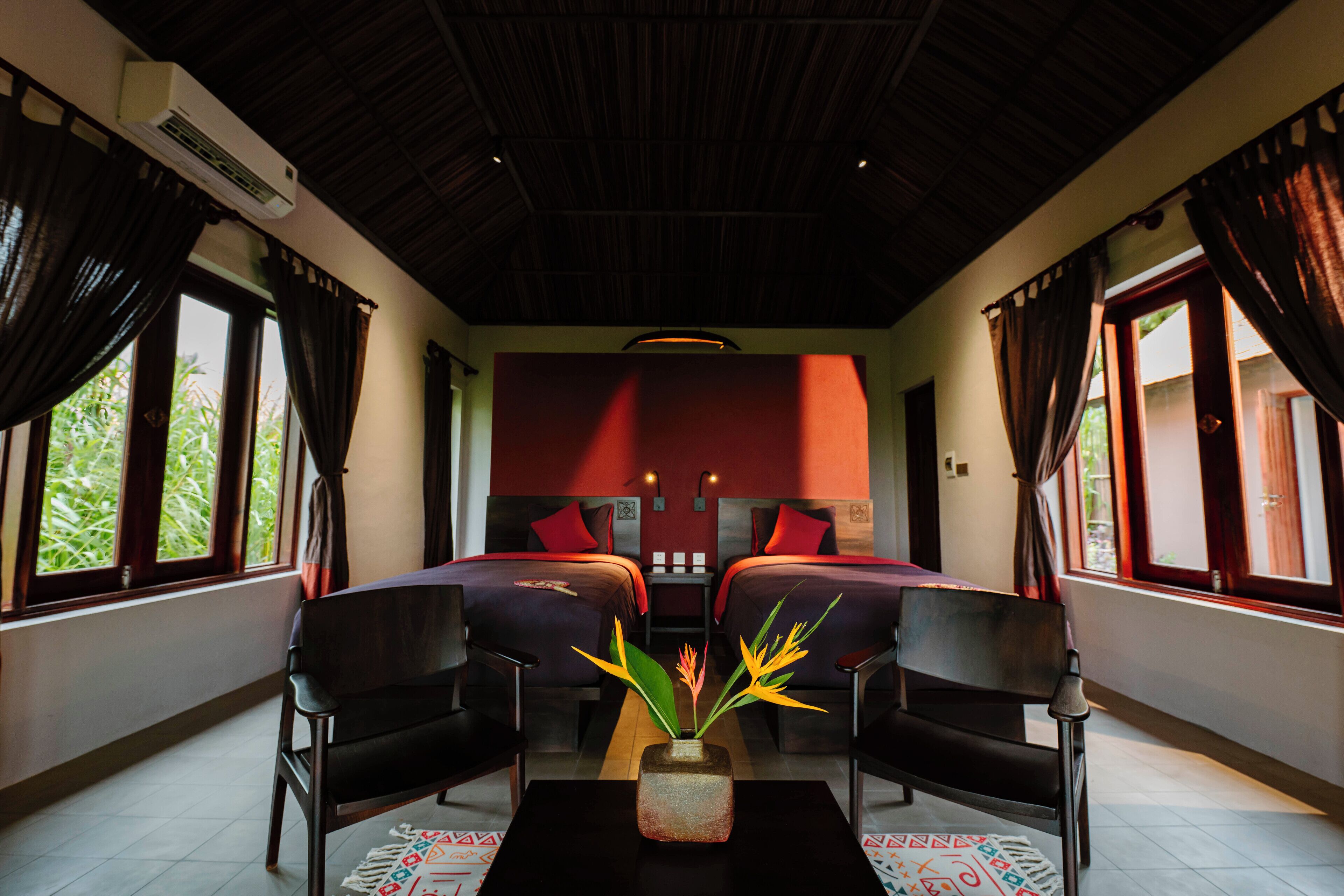 Artículos de tocador gratuitos, secador de pelo, pantuflas, bidet