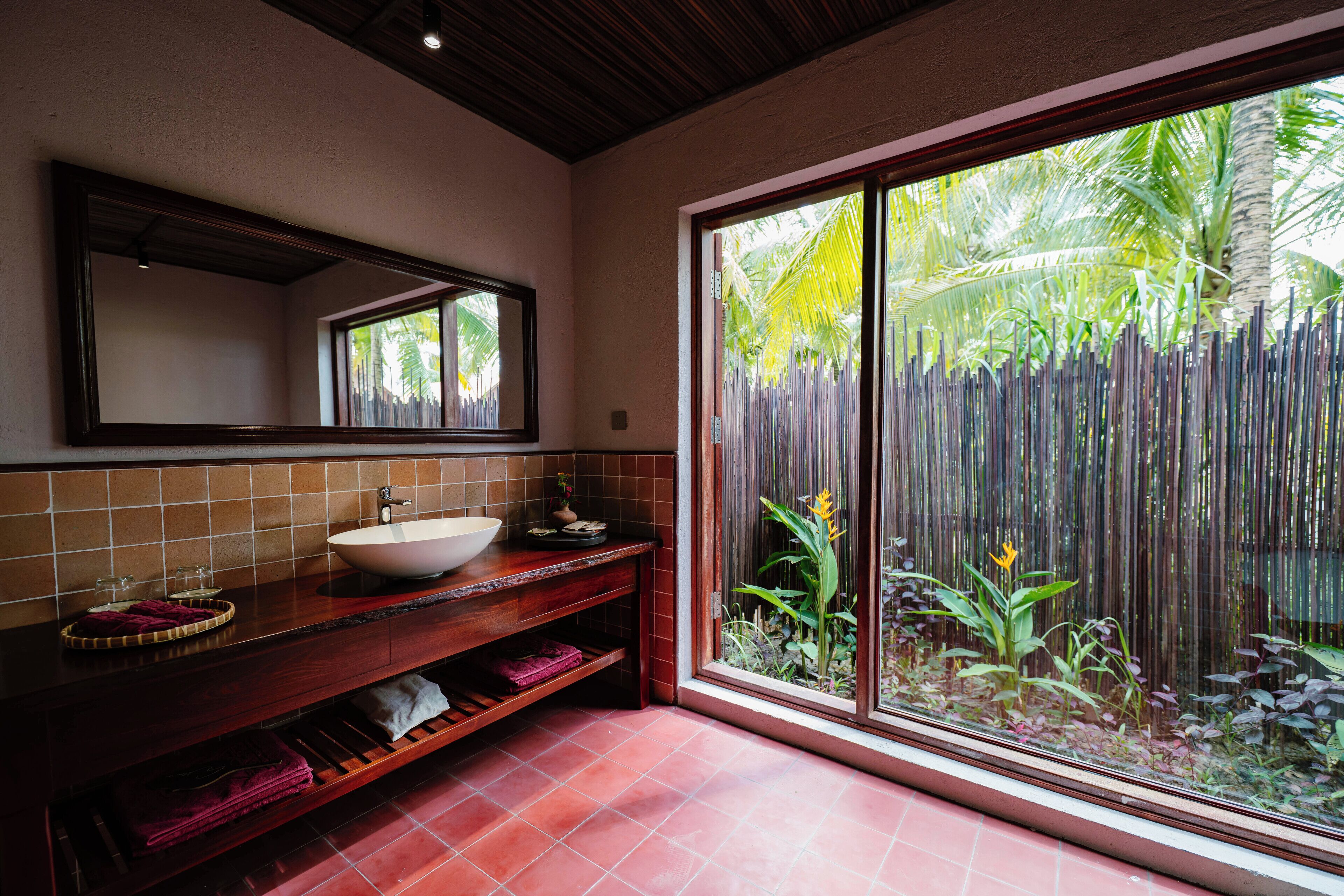 Junior Suite | Minibar, in-room safe, desk, laptop workspace