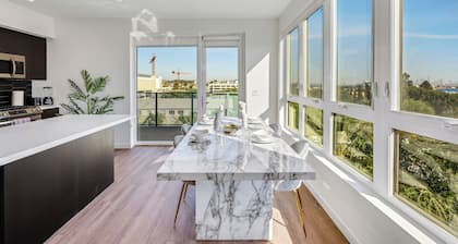 One Lux Stay Hollywood w/Pool View LA Suites