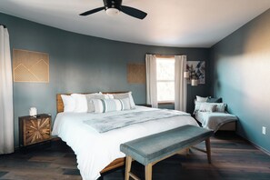 3 bedrooms, iron/ironing board, WiFi, bed sheets