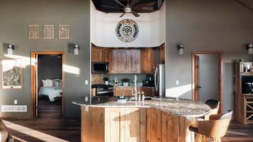 Micro-ondes, four, plaque de cuisson