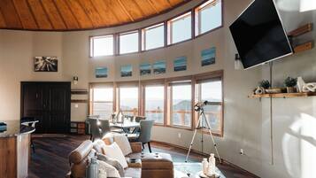 TV connectée, cheminée