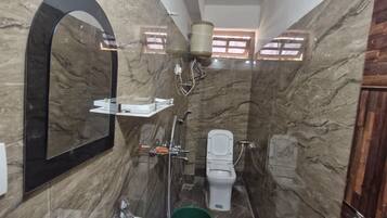 Deluxe Double or Twin Room, Balcony, Valley View | Bathroom | Free toiletries, towels, soap, toilet paper