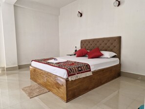 Deluxe Double or Twin Room, Balcony, Valley View | Desk - Kwacha Retreat  (Gyalshing)