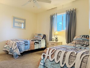 2 bedrooms, WiFi, bed sheets - Coastal Comfort – 2BR Condo in Fiddlers Green (Englewood)