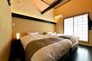 Room, Multiple Beds, Non Smoking, Kitchen | Free WiFi