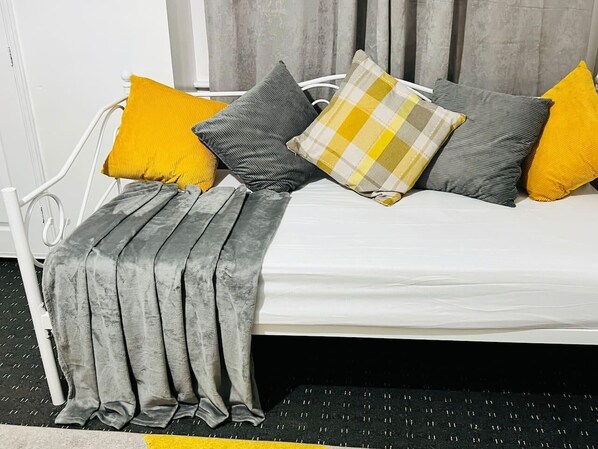 3 bedrooms, WiFi, bed sheets, wheelchair access