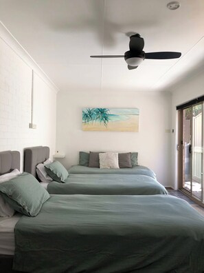 4 bedrooms, iron/ironing board, WiFi, bed sheets - Cabbage Tree Art House retreat (Kiama)