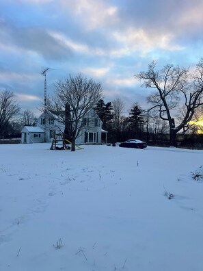 Exterior - Private Party Retreat: Noise-Friendly, Dog-Friendly, and Totally Secluded! (Cramahe)