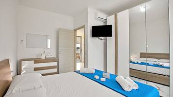 2 bedrooms, iron/ironing board, free WiFi, bed sheets