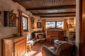 TV - Lovely Apartment In Courmayeur, Courmayeur, Italy (Courmayeur)
