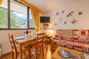 TV - Chamonix Sud - Jonquilles 116, Chamonix, France (Chamonix)
