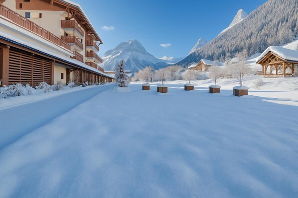Property grounds - l'Ours Bleu B01 - Ski in Ski out, Vallorcine (Argentiere), France (Vallorcine (Argentiere))