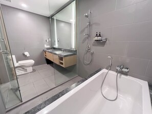 1 habitación, tabla de planchar con plancha y wifi gratis