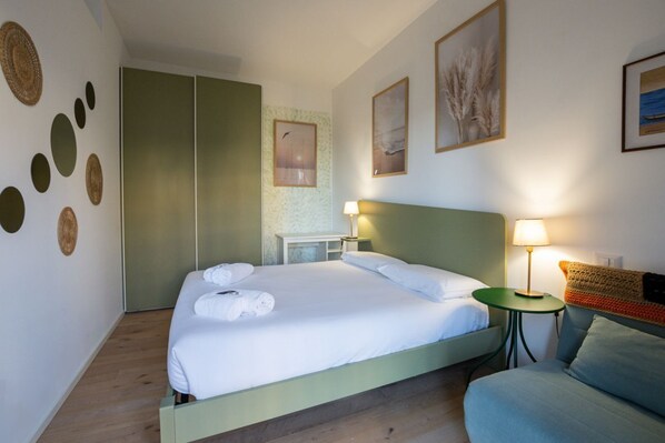 1 chambre, bureau, fer et planche à repasser, Wi-Fi