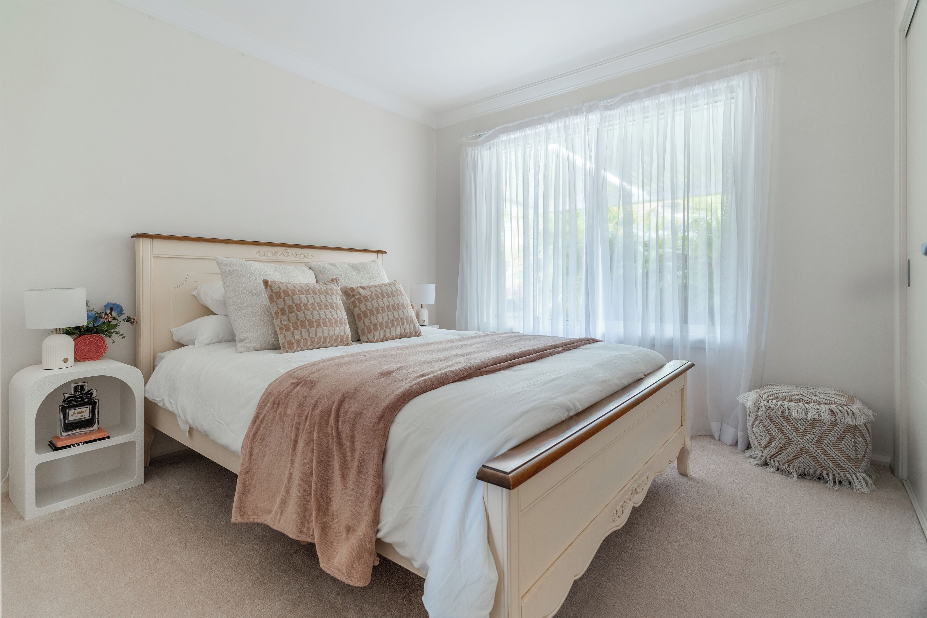 4 bedrooms, desk, iron/ironing board, travel crib