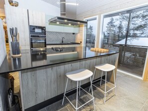 Fridge, microwave, dishwasher, cookware/dishes/utensils