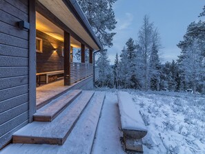 Terrace/patio - Kelokaltiokylän maja 22 by Interhome (Kuusamo)