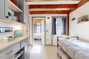 1 bedroom, iron/ironing board, internet, bed sheets