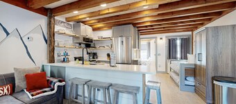 Charming Mountain Condo with Modern Elegance and Easy Access to Sunday River