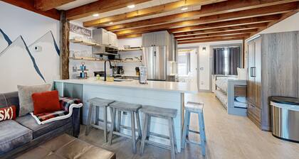 Charming Mountain Condo with Modern Elegance and Easy Access to Sunday River