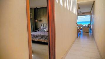 2 bedrooms, iron/ironing board, WiFi